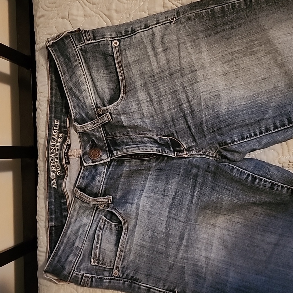 American Eagle straight leg mid rise Jean size 6